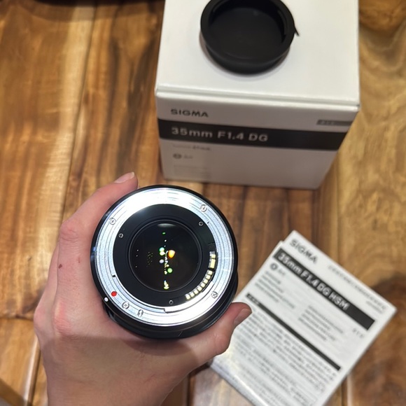 Sigma Beauty 35mm F1.4 DG HSM Lens - Black - Picture 5 of 6